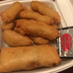 indbagt kylling og forårsrulle