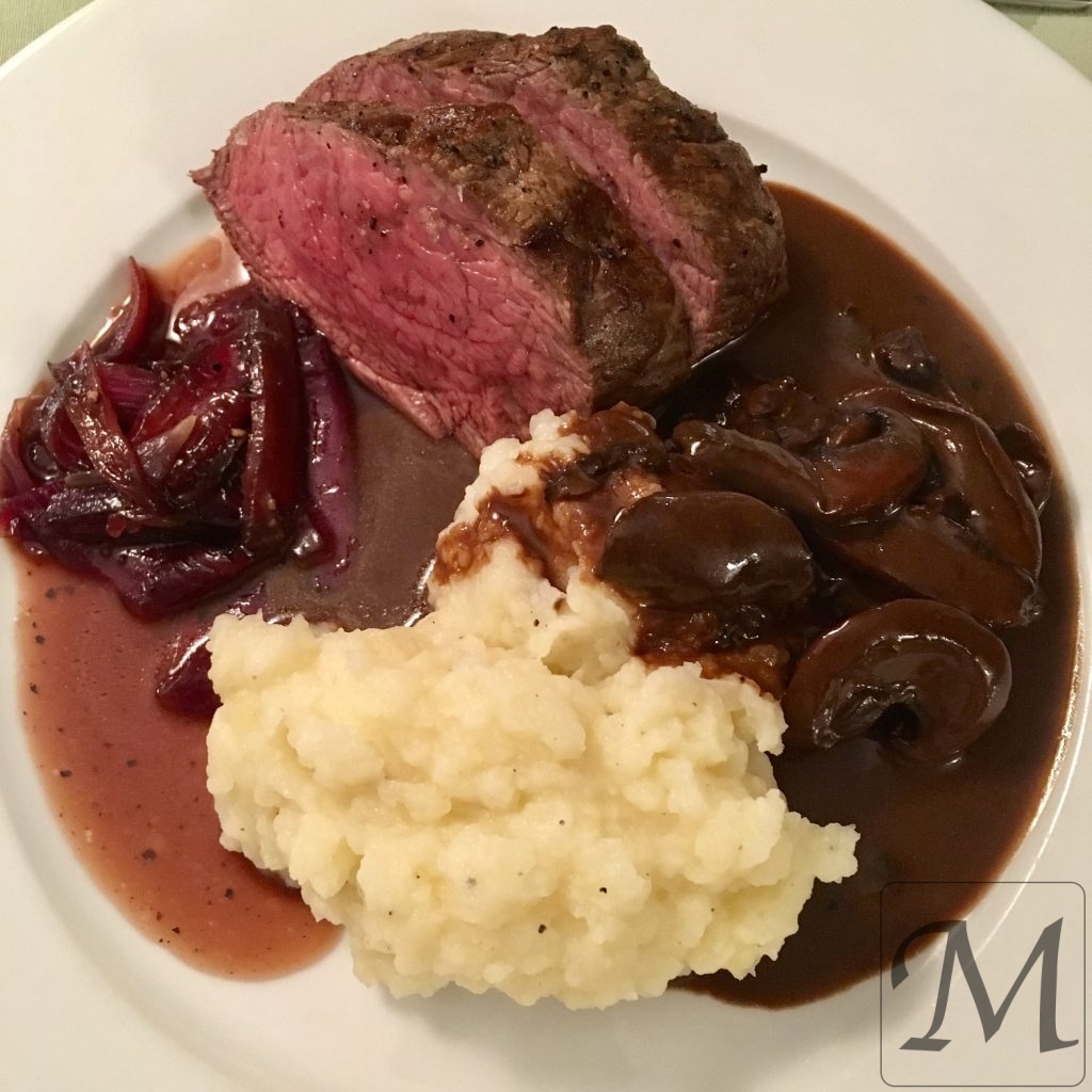 oksemørbrad med svampesauce og kartoffelmos