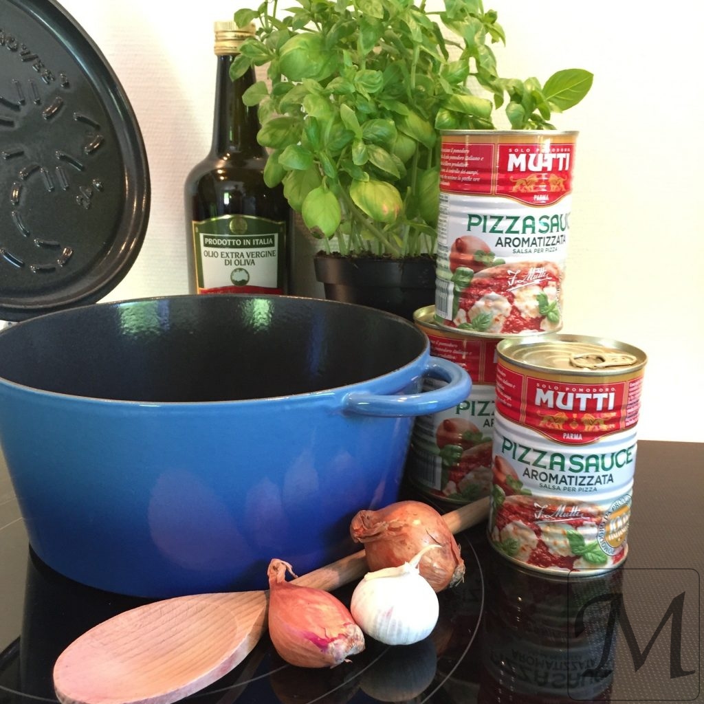 ingredienser til basis tomatsauce