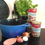 ingredienser til basis tomatsauce
