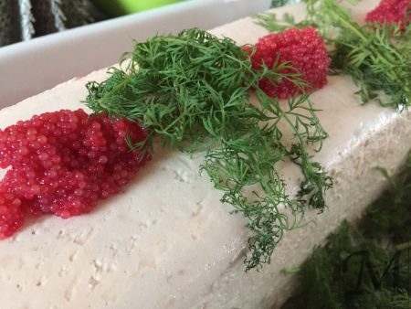 Tunmousse med dild og dressing