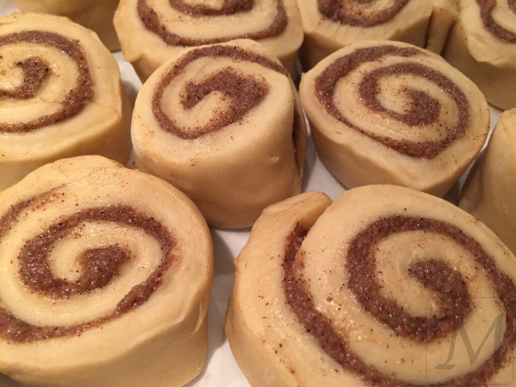 kanelsnegle lavet dagen før