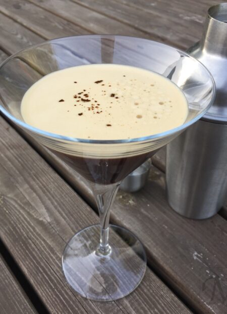 espresso martini drink med vodka og kaihlua
