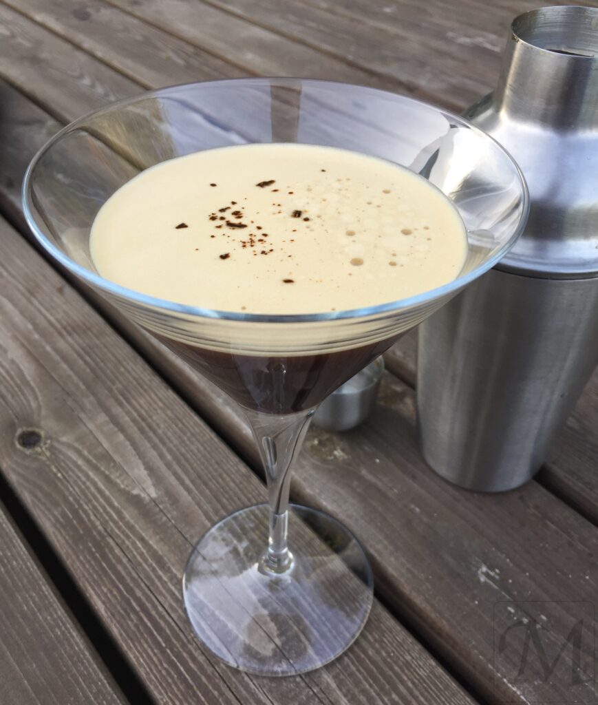 espresso martini drink med vodka og kaihlua