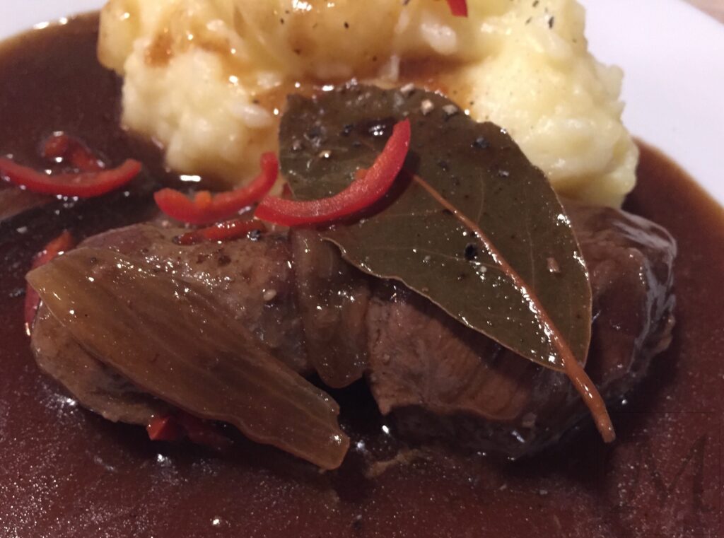 Øl braiserede svinekæber