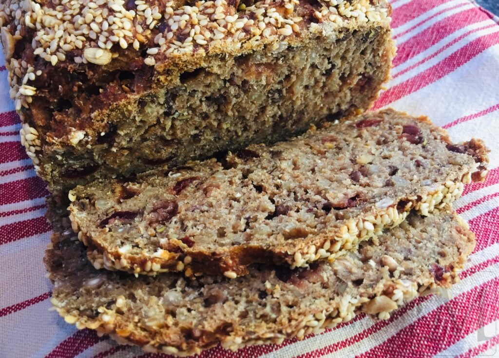 rugbrød med tranebær og hirse