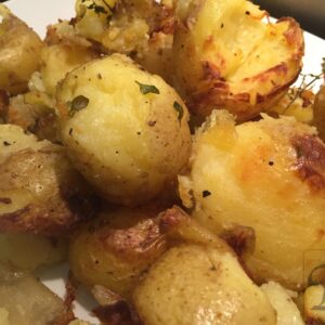 maste og bagte kartofler i ovn