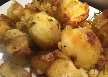 maste og bagte kartofler i ovn