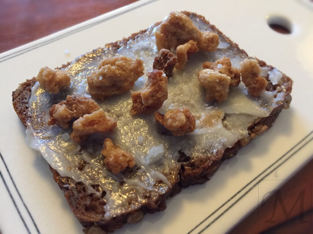 fedtemad med fedterever og groft salt