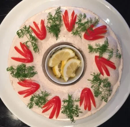 anretning af luftig tunmousse