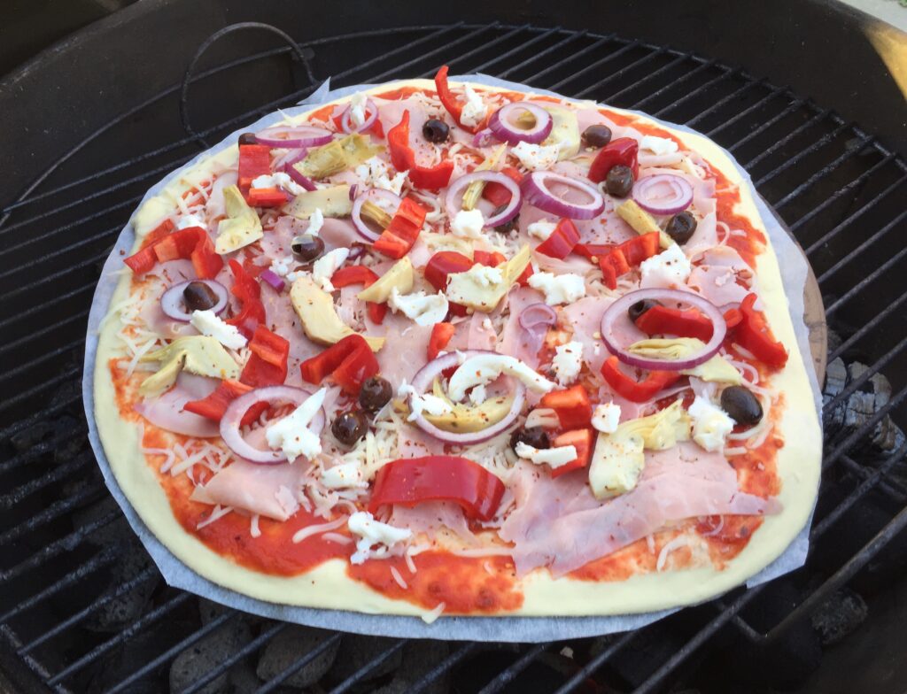 Grillet pizza i weberen